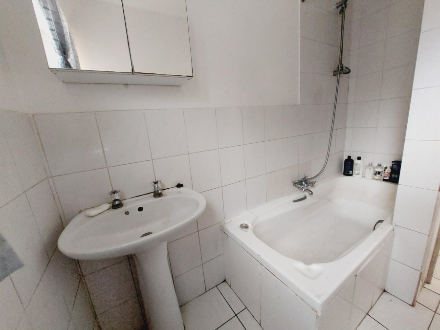 2 Bedroom Property for Sale in Oakglen Western Cape